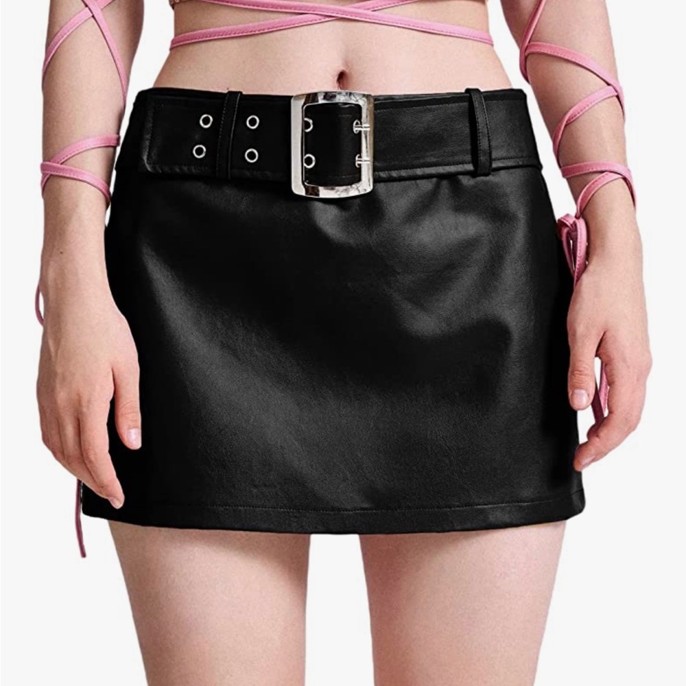 Cute leather mini skirt